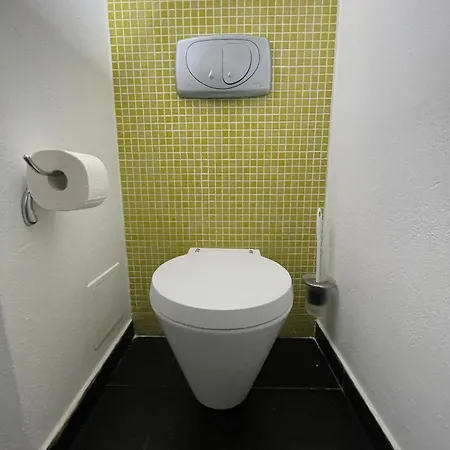 2 With Bath In This Nice House, Pool, Seaview *