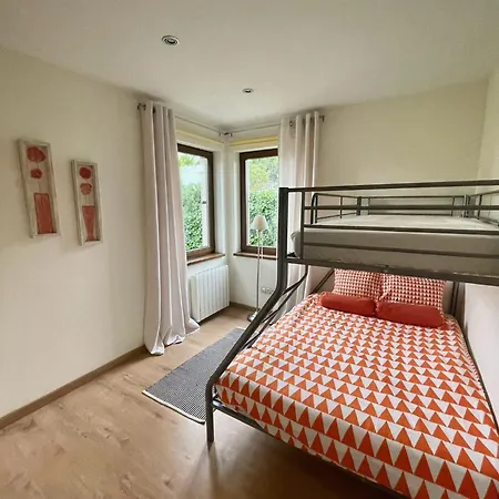 2 With Bath In This Nice House, Pool, Seaview