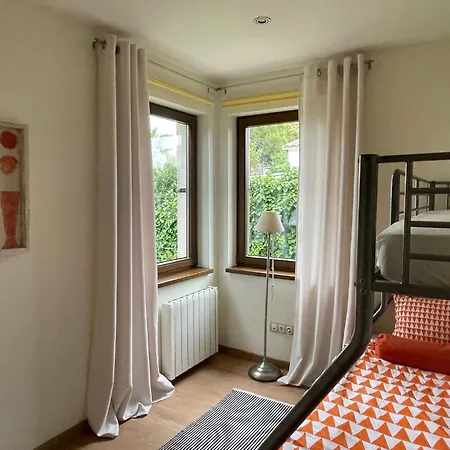 2 With Bath In This Nice House, Pool, Seaview Daire